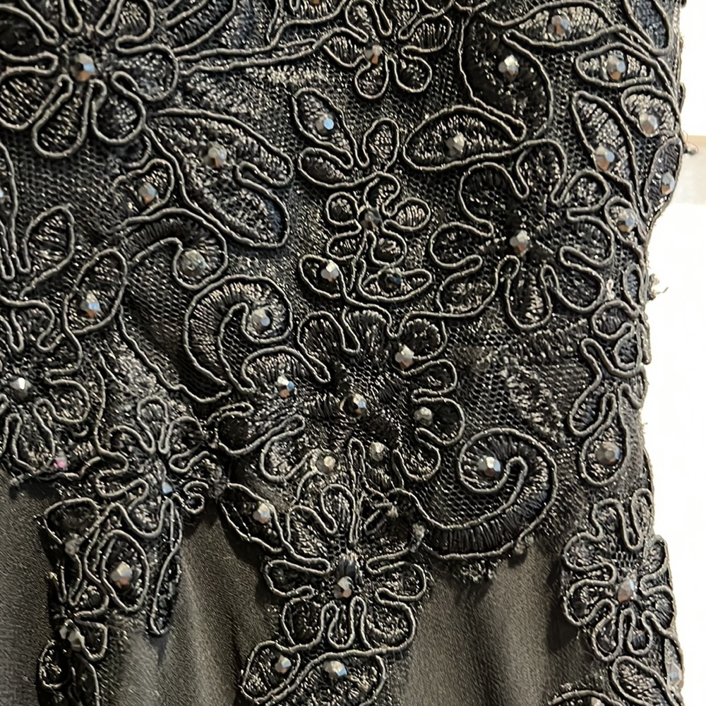 ARIA COUTURE DRESS - Picture 6 of 8